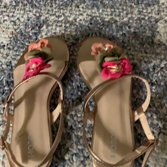Sandals - Picture 2 of 2